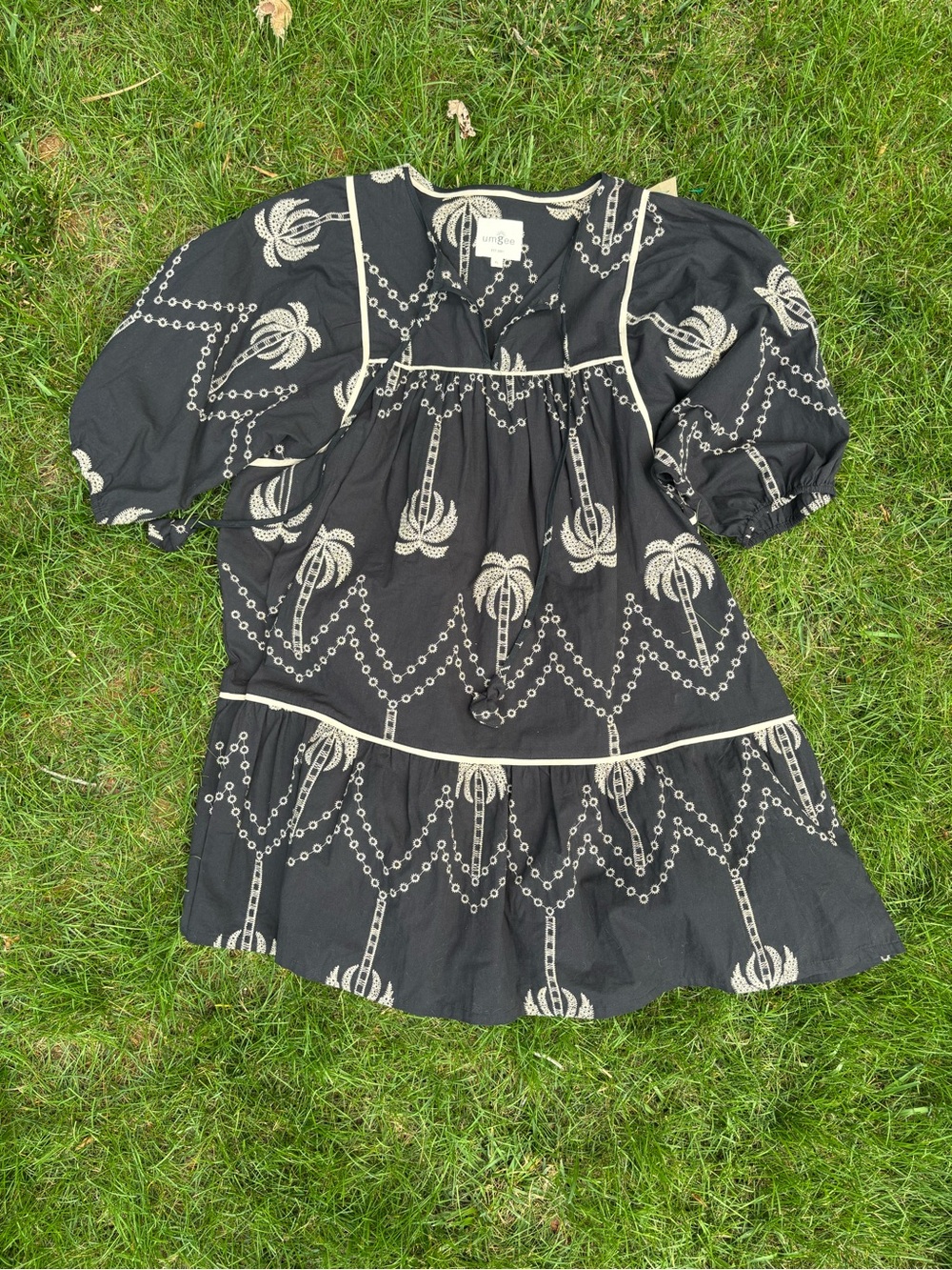 Umgee Black Puff-Sleeve Embroidered Tunic with Cream Palm Motif